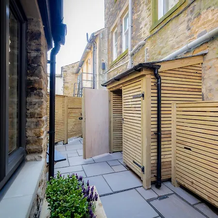 아파트 Baa, Ram & Ewe *